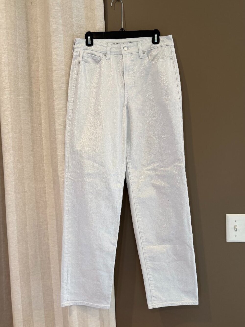 Old Navy High Rise OG Loose White with Subtle Silver Sparkle, Size 8 Tall